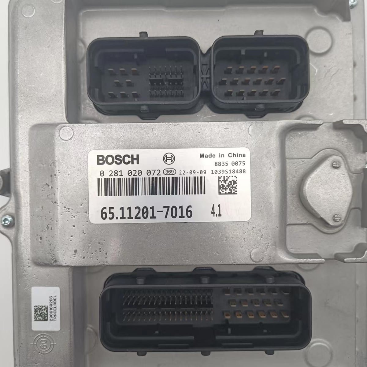0281020072 Engine ECU Controller Computer Panel For BOSCH with Program ECM computer board ECU electronic control unit — detail view
