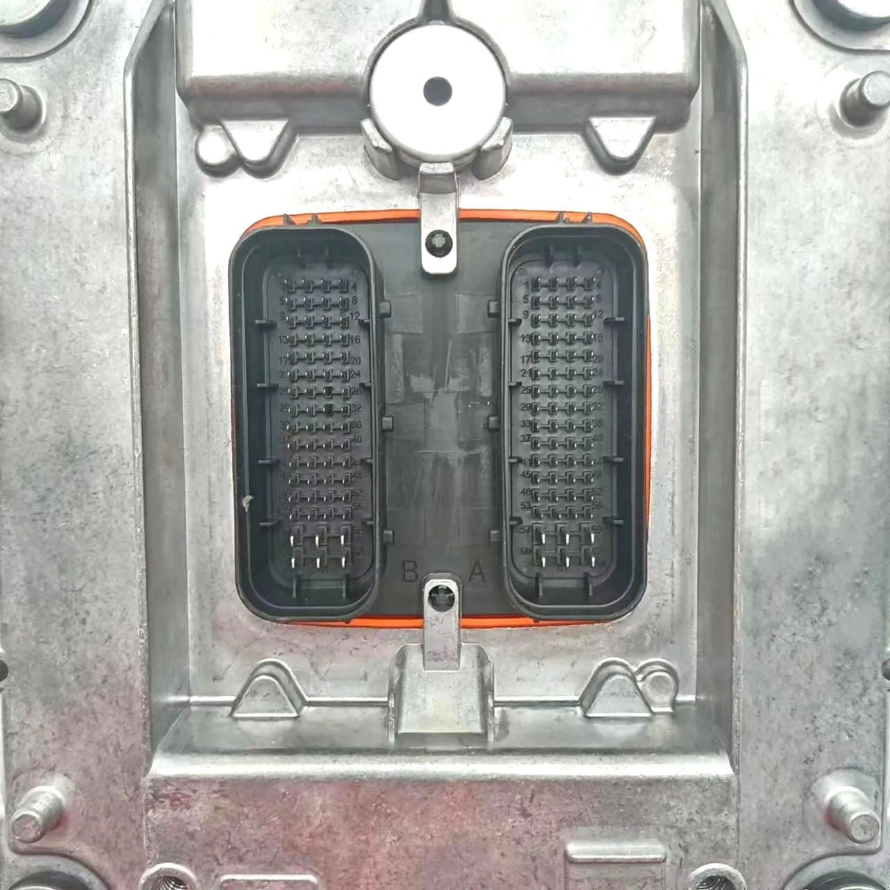 21358126 P05 Engine ECU Controller Computer Panel For Volvo ECM computer board ECU electronic control unit — detail view